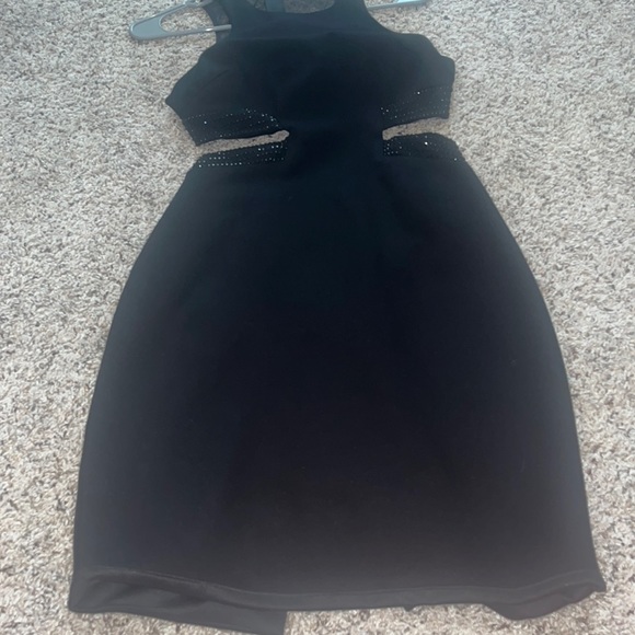 Classy, evening cocktail dress. Can be used for dinners, partys, homecoming, etc - Picture 3 of 6